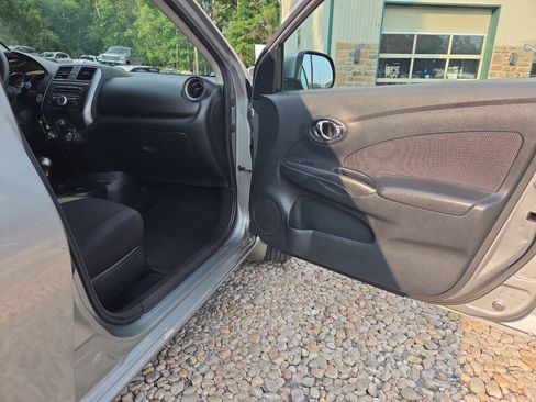 Used 2013 Nissan Versa FWD image 23