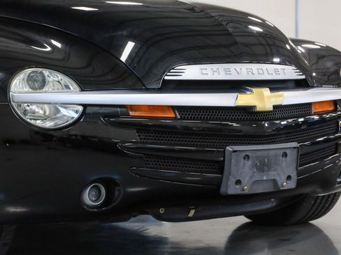 Used 2003 Chevrolet SSR w/ Preferred Equipment Group RWD image 10
