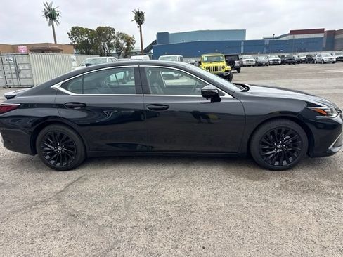 Used 2024 Lexus ES 300h w/ Accessory Package (Z1) FWD image 4