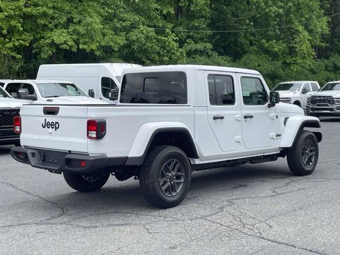 New 2026 Jeep Gladiator Sport AWD/4WD image 8