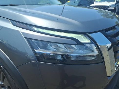 Used 2022 Nissan Pathfinder SV w/ SV Premium Package AWD/4WD image 13