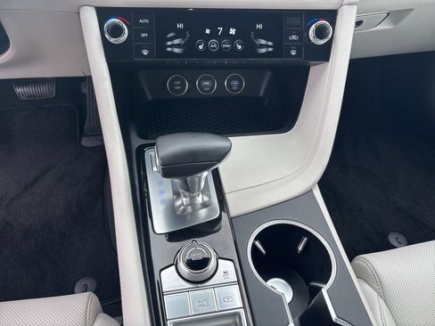 Used 2025 Genesis G70 2.5T image 16