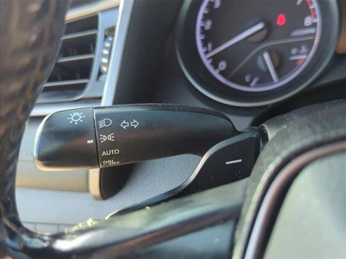 Used 2021 Toyota Camry SE FWD image 15