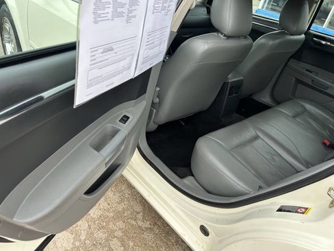 Used 2005 Chrysler 300 Touring image 41