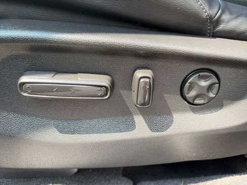 Used 2022 Honda CR-V Touring image 18