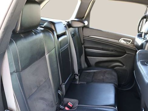 Used 2021 Jeep Grand Cherokee Laredo X image 16