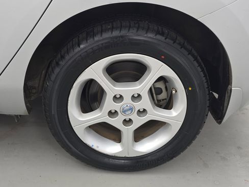 Used 2012 Nissan Leaf SL image 32