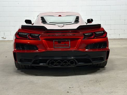 Used 2025 Chevrolet Corvette Z06 RWD image 8