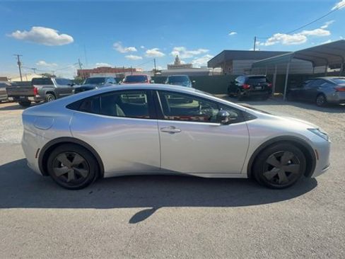 Used 2023 Toyota Prius Prime Premium image 9