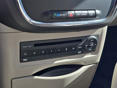 Used 2012 Chrysler Town & Country Touring-L w/ Premium Group image 24