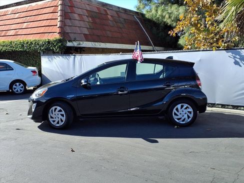 Used 2015 Toyota Prius C Two image 3