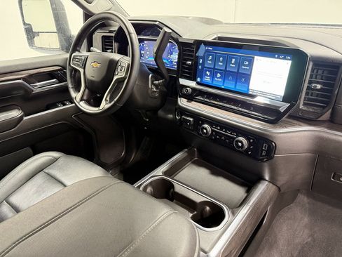 Used 2025 Chevrolet Silverado 2500 LTZ w/ LTZ Convenience Package image 29