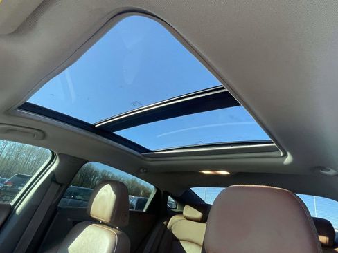 Used 2018 Chevrolet Malibu Premier w/ Premier Sun and Wheel Package image 2