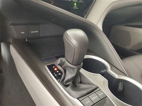 Used 2022 Toyota Camry LE image 28