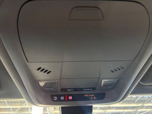 Used 2024 GMC Terrain SLE FWD image 8