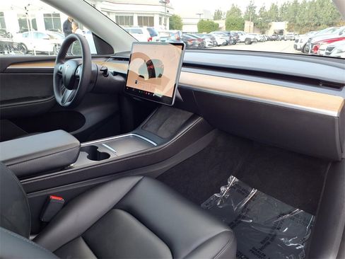 Used 2023 Tesla Model Y Long Range image 11