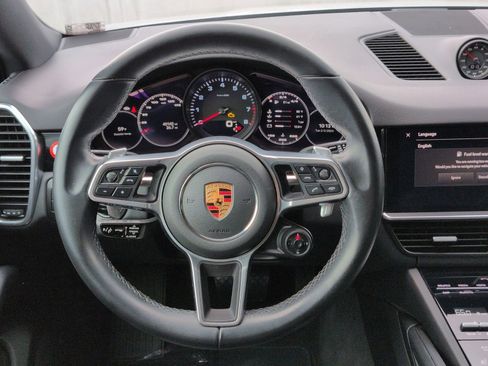 Certified 2022 Porsche Cayenne Platinum Edition w/ Premium Package image 15