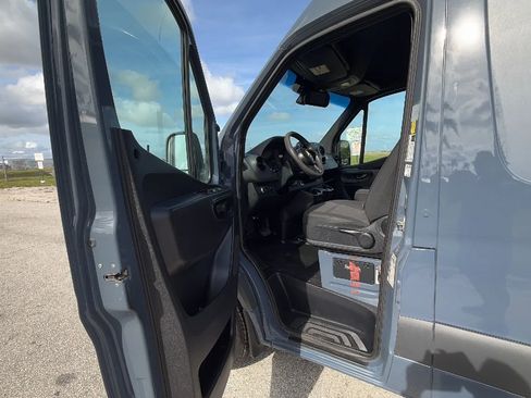 Used 2019 Mercedes-Benz Sprinter 144 image 17