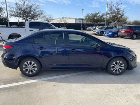 Used 2022 Toyota Corolla LE image 2