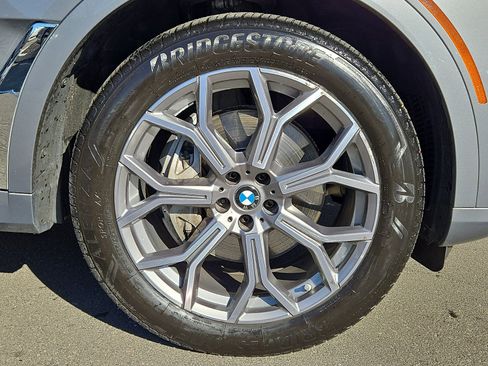 Used 2024 BMW X7 xDrive40i w/ Premium Package image 8