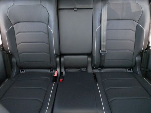 Certified 2022 Volkswagen Tiguan SEL R-Line AWD/4WD image 13
