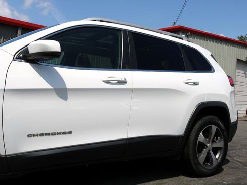 Used 2020 Jeep Cherokee Limited image 8
