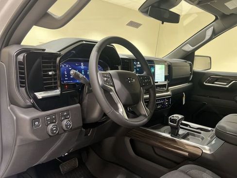 New 2026 Chevrolet Silverado 1500 LT Trail Boss w/ LPO, Dark Essentials Package AWD/4WD image 9
