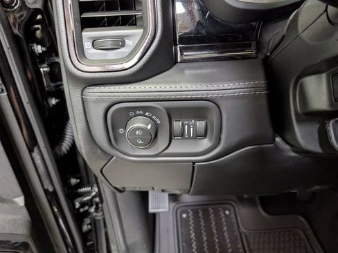 Used 2025 RAM 2500 Limited AWD/4WD image 21