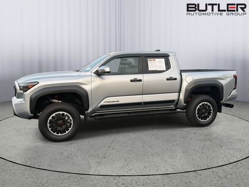Certified 2026 Toyota Tacoma TRD Off-Road AWD/4WD image 3
