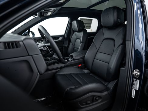 Certified 2025 Porsche Cayenne image 5