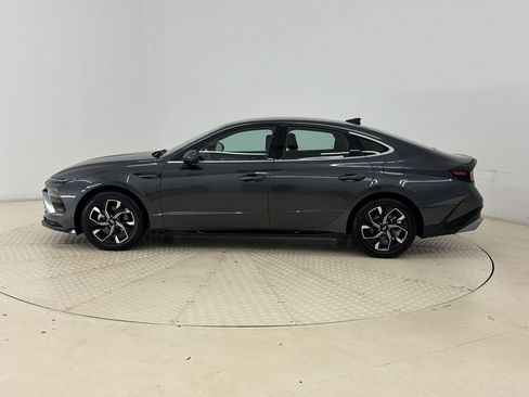 Used 2025 Hyundai Sonata SEL FWD image 2