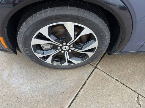 Used 2021 Ford Mustang Mach-E Premium image 9