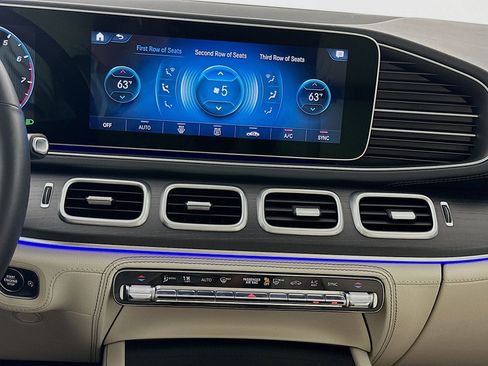 Used 2022 Mercedes-Benz GLS 450 4MATIC image 17