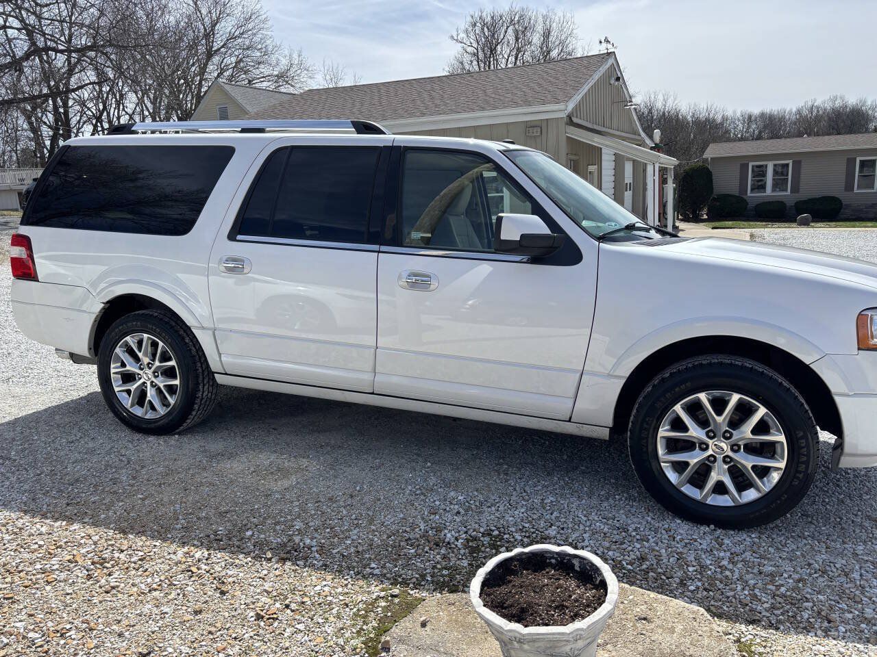 Used 2017 Ford Expedition EL Limited w/ Equipment Group 301A AWD/4WD image 3