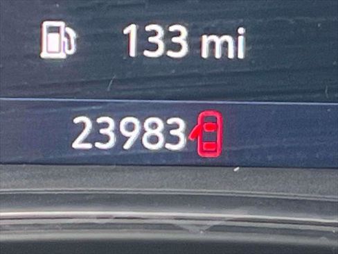 Used 2022 Chevrolet Traverse LT image 24