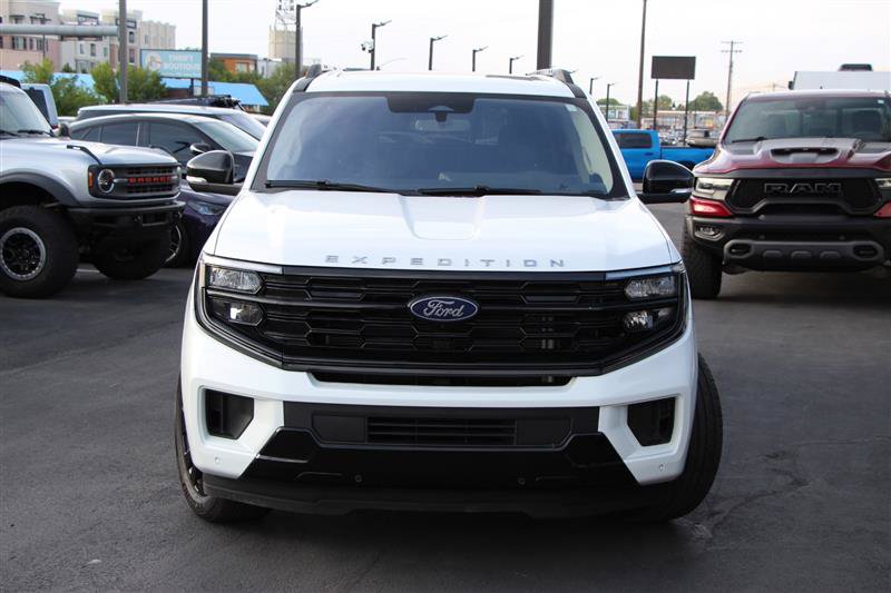 Used 2025 Ford Expedition Max Platinum w/ Driver's Package AWD/4WD image 3