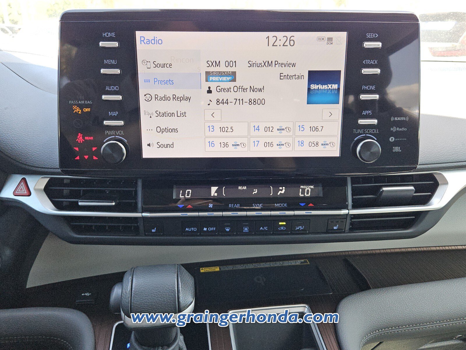 Used 2024 Toyota Sienna XLE w/ XLE Plus Package FWD image 15