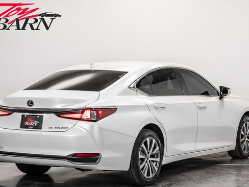 Used 2021 Lexus ES 250 image 5