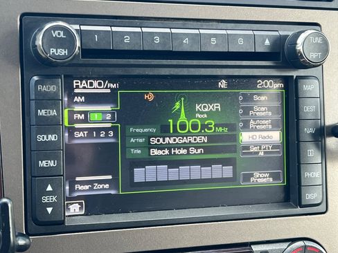 Used 2014 Lincoln Navigator 4WD image 16