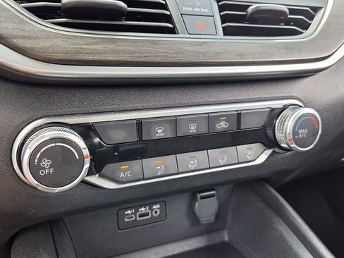 Used 2025 Nissan Altima 2.5 SV FWD image 20