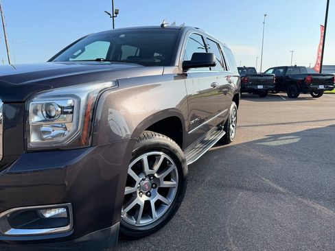 Used 2017 GMC Yukon Denali AWD/4WD image 11