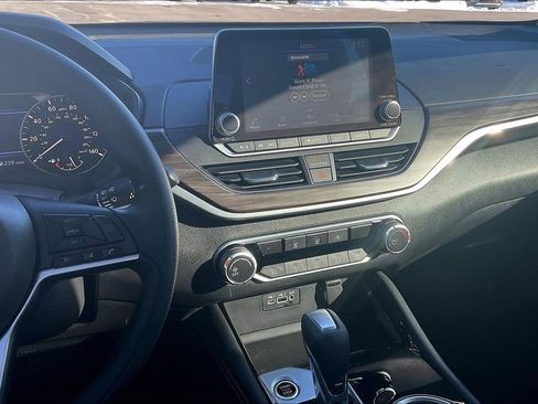 Used 2023 Nissan Altima 2.5 SV image 6