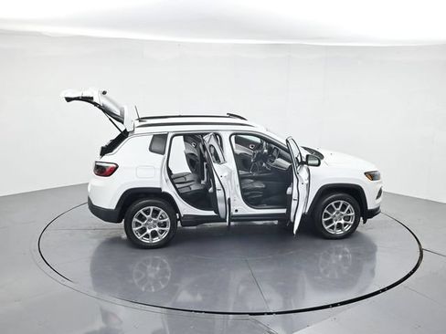 Used 2023 Jeep Compass Latitude AWD/4WD image 42