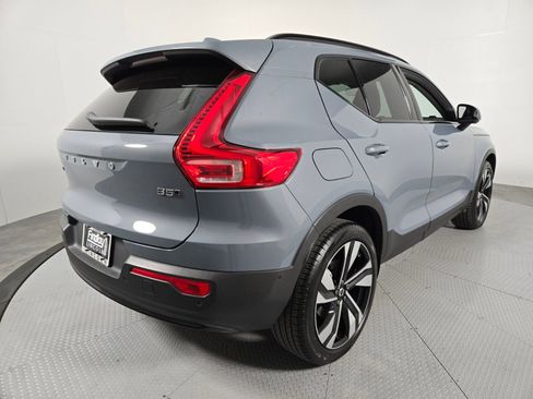 Used 2023 Volvo XC40 B5 Ultimate w/ Climate Package image 4