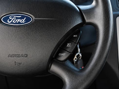 Used 2005 Ford Focus SE FWD image 13