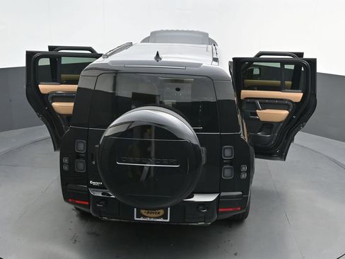 New 2026 Land Rover Defender 130 X-Dynamic SE AWD/4WD image 40