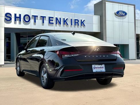 Used 2026 Hyundai Elantra SE FWD image 6