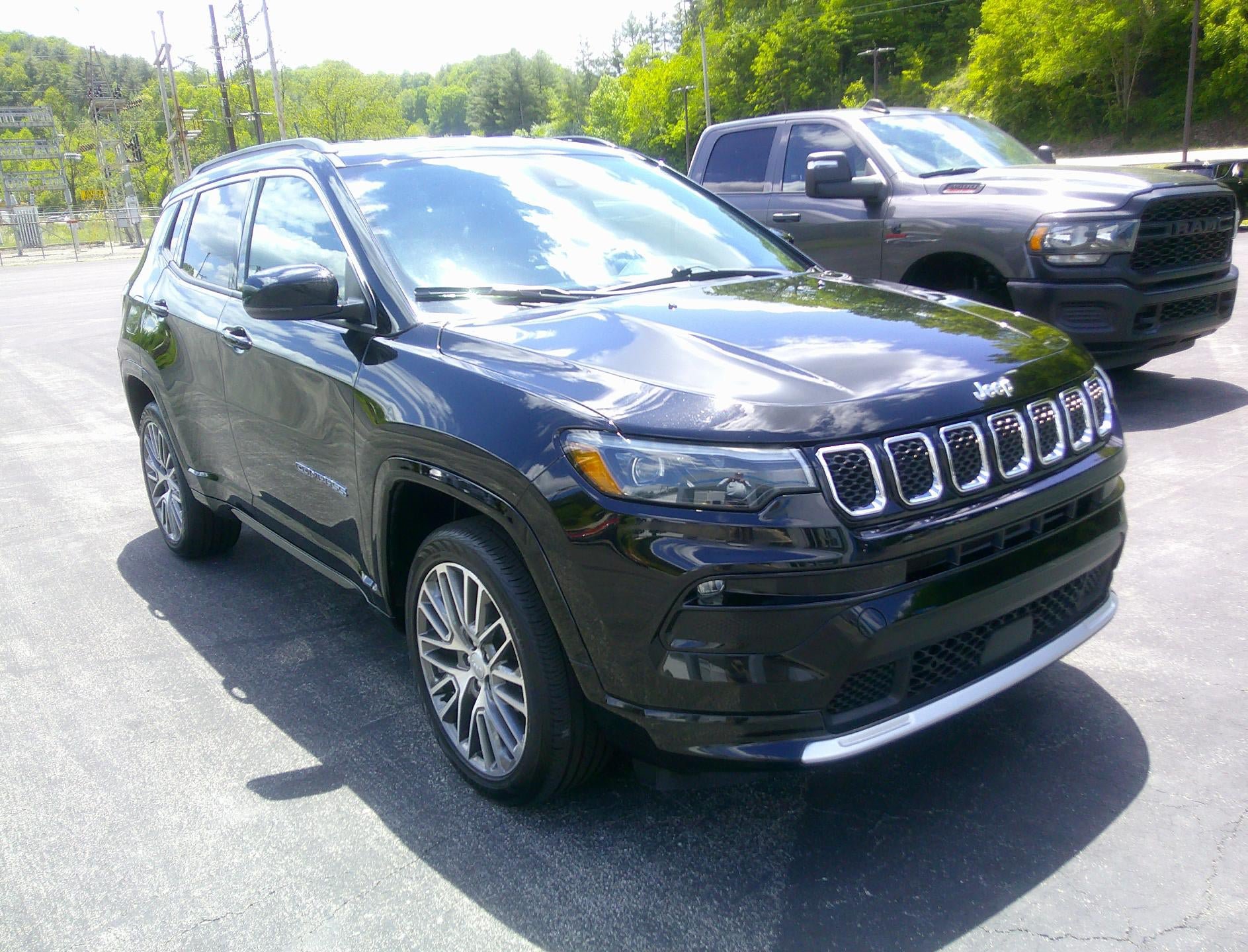 Used 2023 Jeep Compass Limited w/ Elite Group AWD/4WD image 6