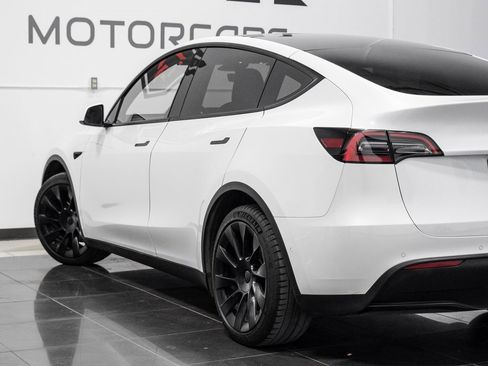 Used 2022 Tesla Model Y Long Range image 15