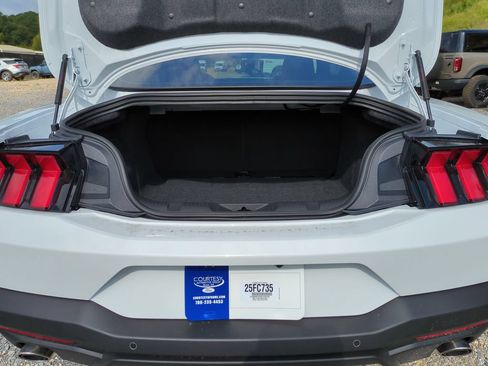 Used 2025 Ford Mustang Coupe RWD image 17